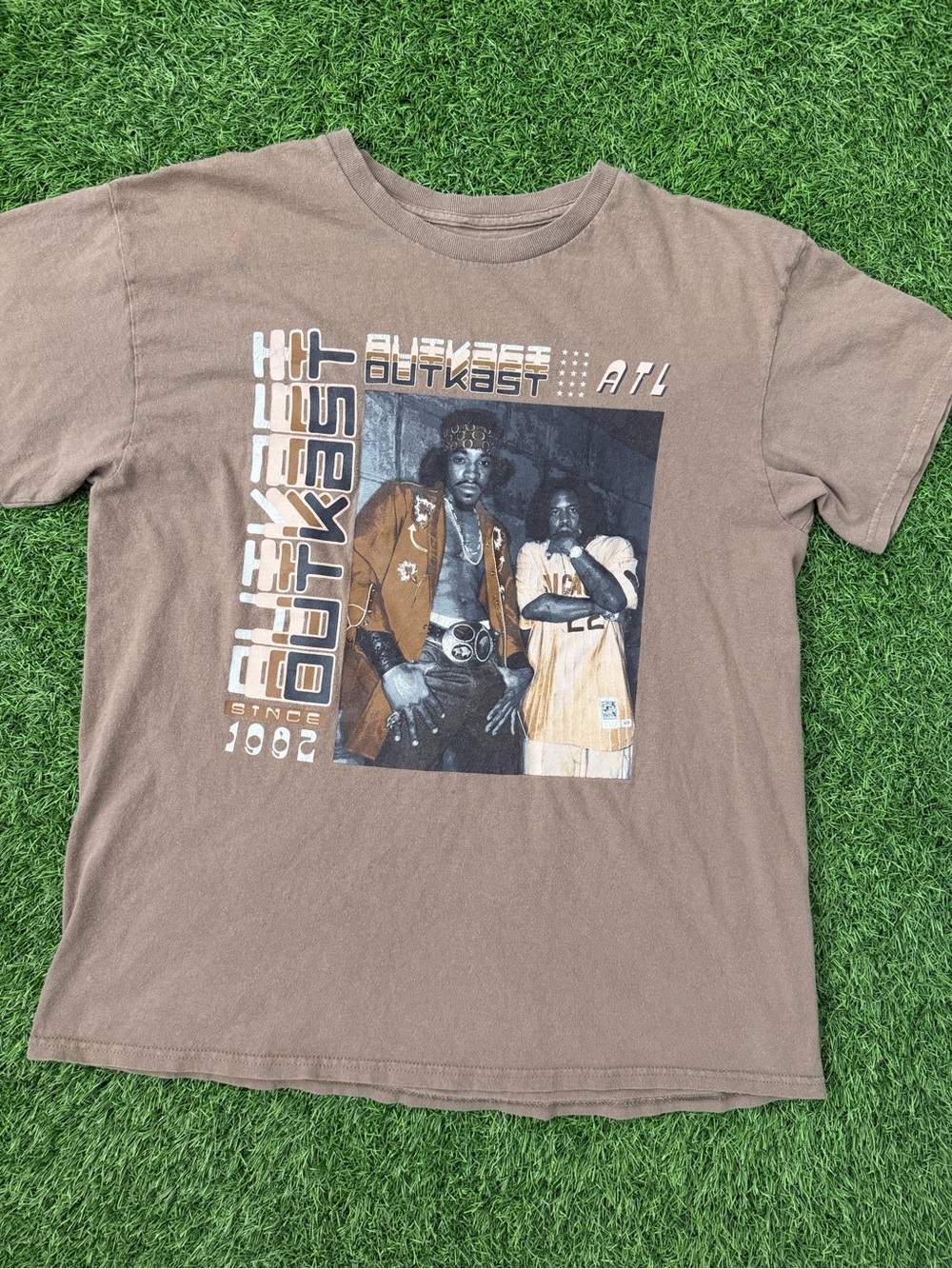 Outkast ATL Brown Graphic Short Sleeve Tee Size Large